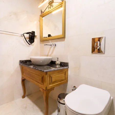 מלון Sapphire Stone House 4*